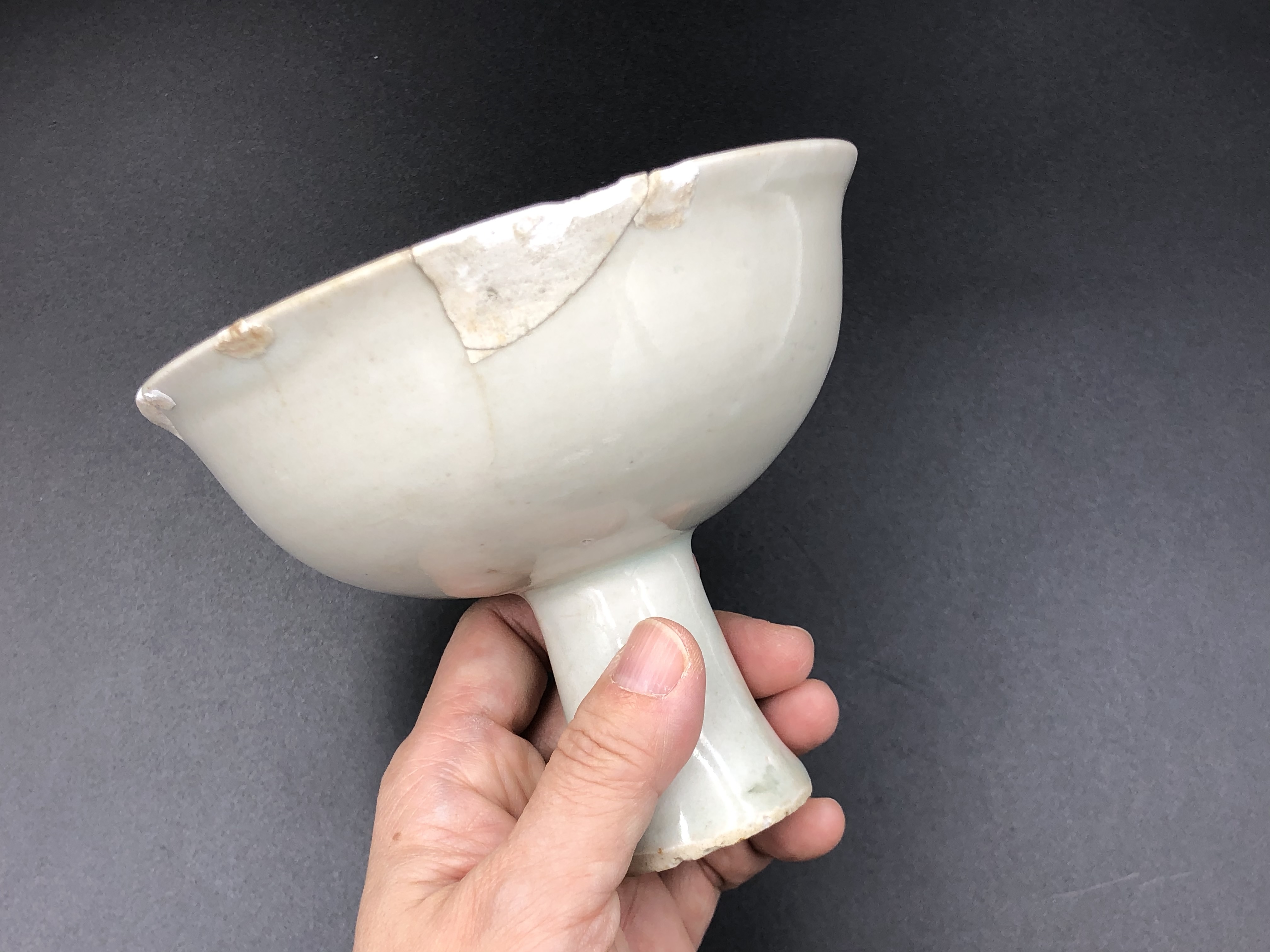 元代青白釉印花高足碗
