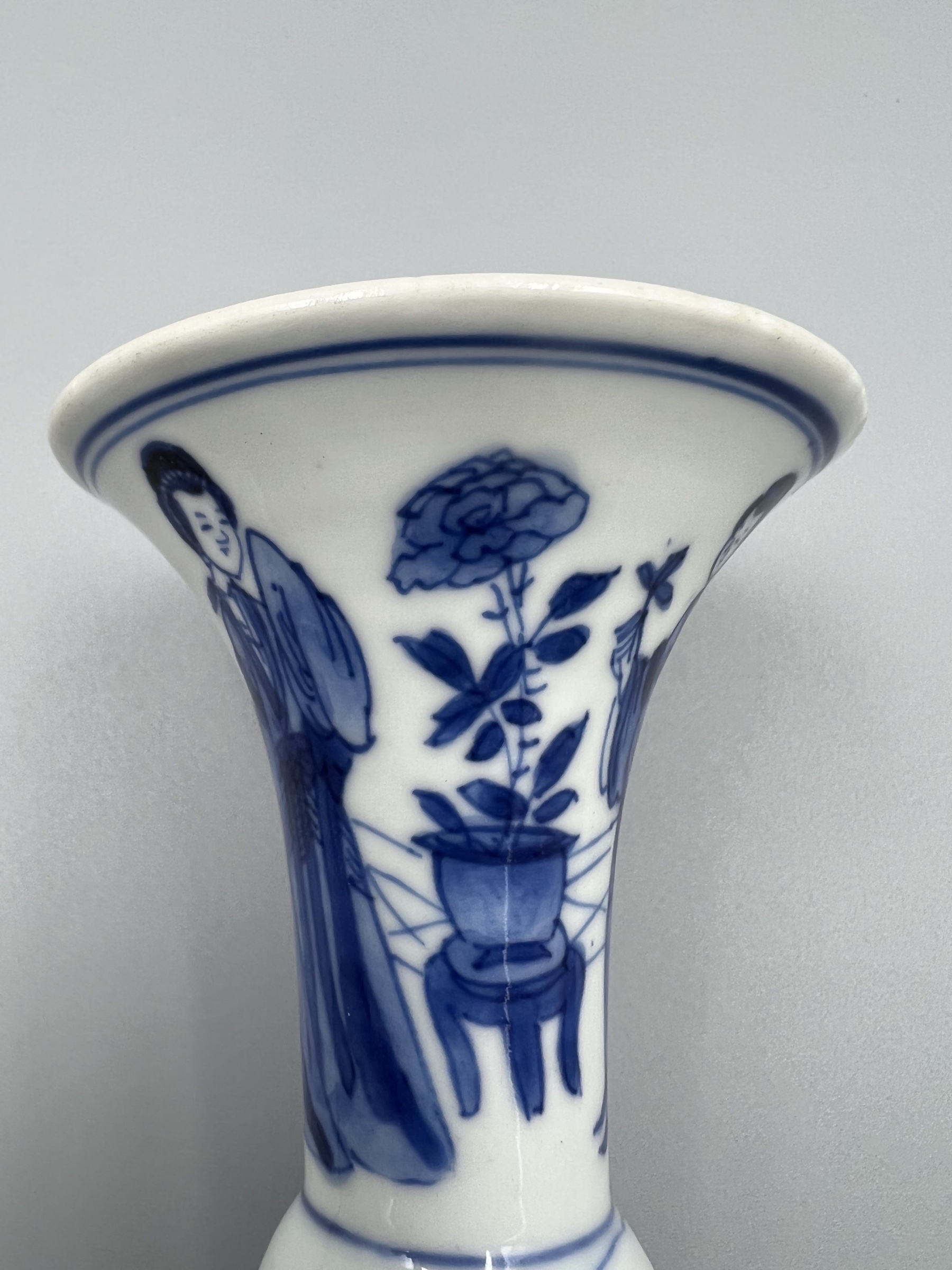 修復後：清代青花仕女嬰戲圖花觚