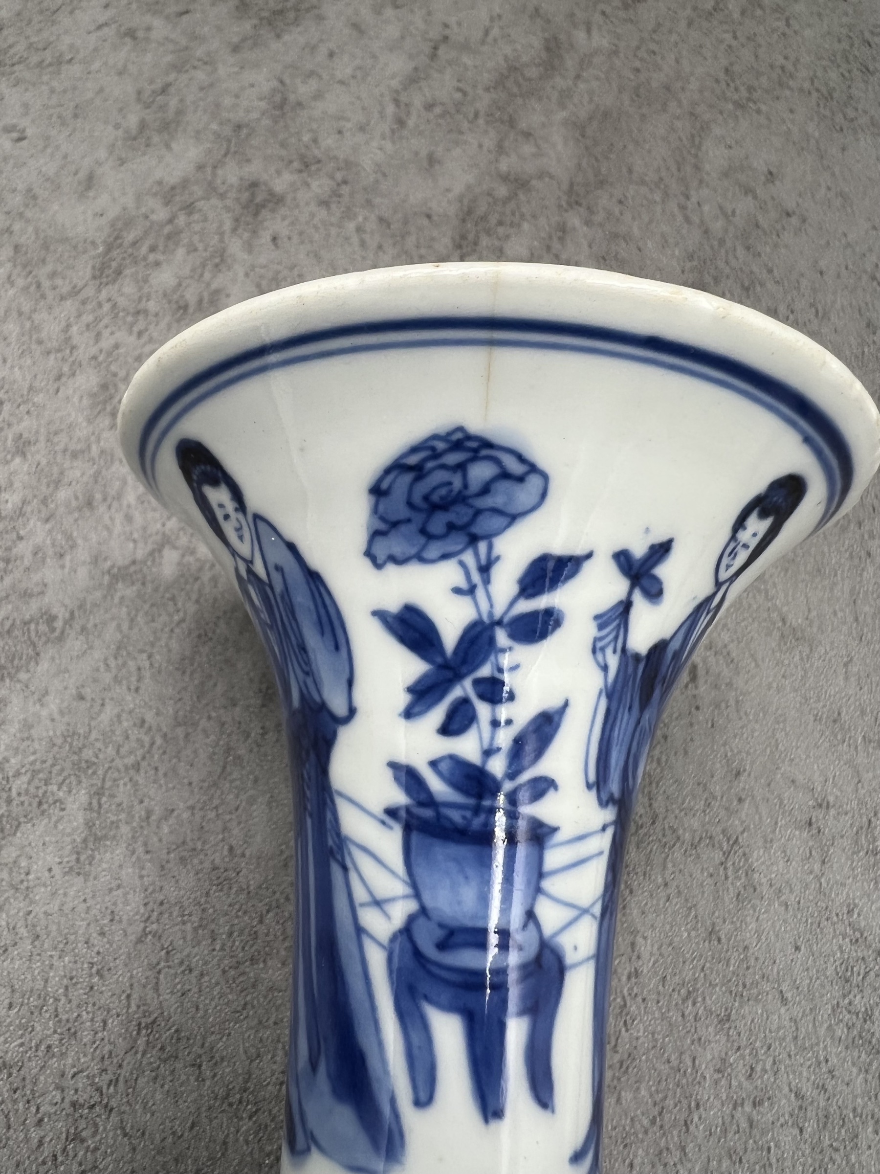 修復前：清代青花仕女嬰戲圖花觚