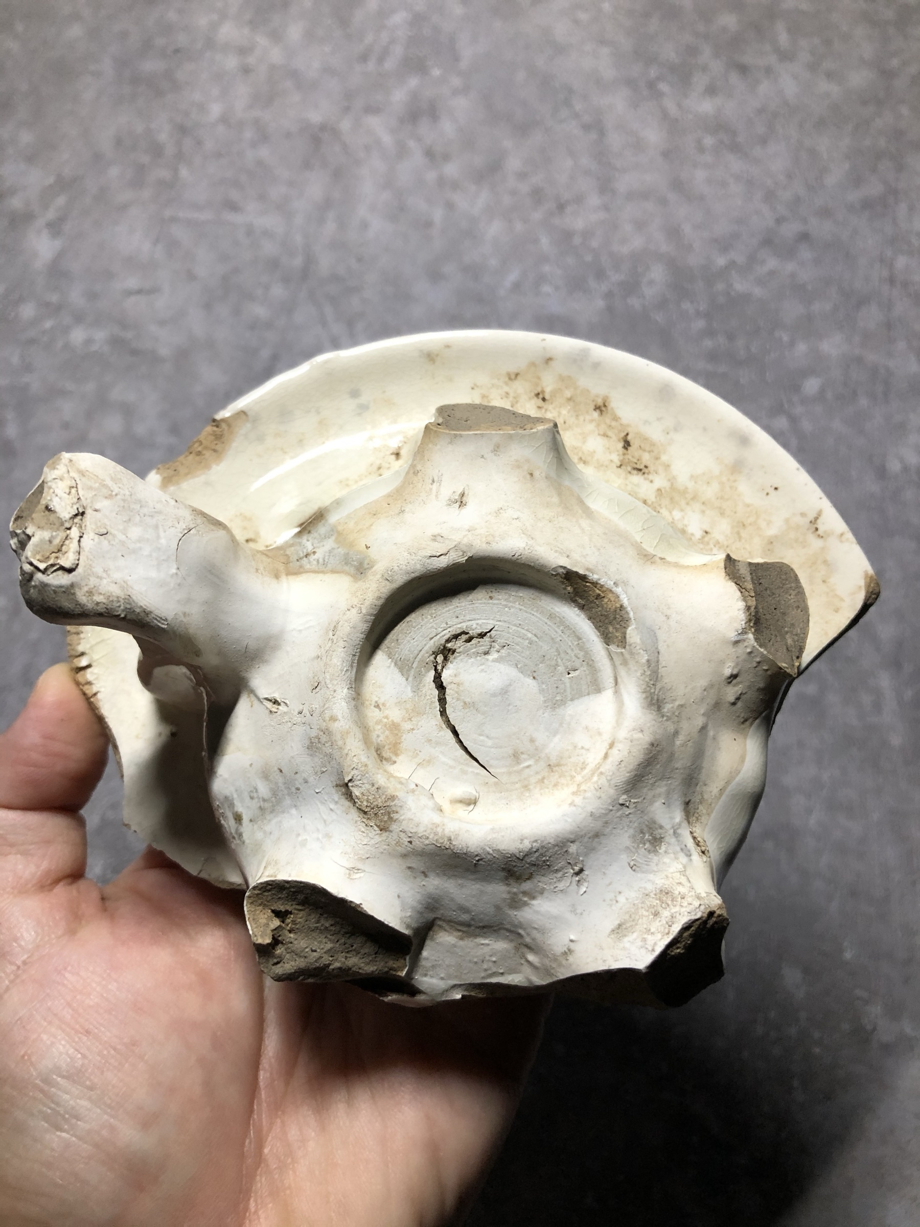 修復前：宋代扒村窯白地黑花五腿爐
