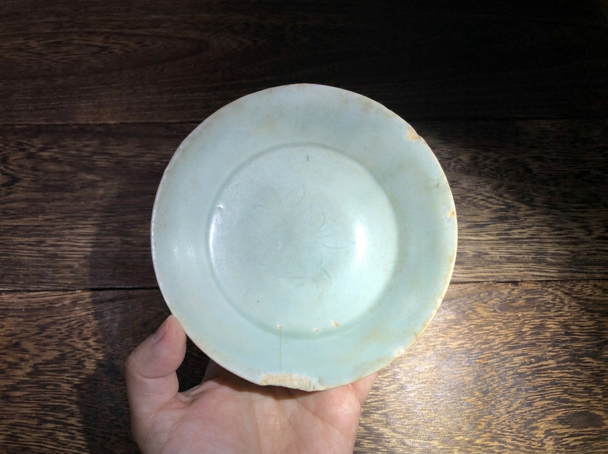 修復前：宋代白舍窯青白釉折腰洗