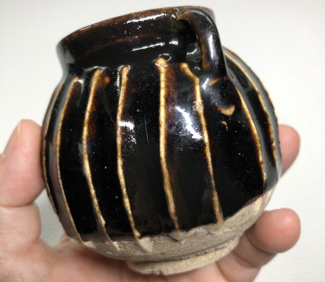 修復後：金代淄博窯黑釉雙繫線條小罐